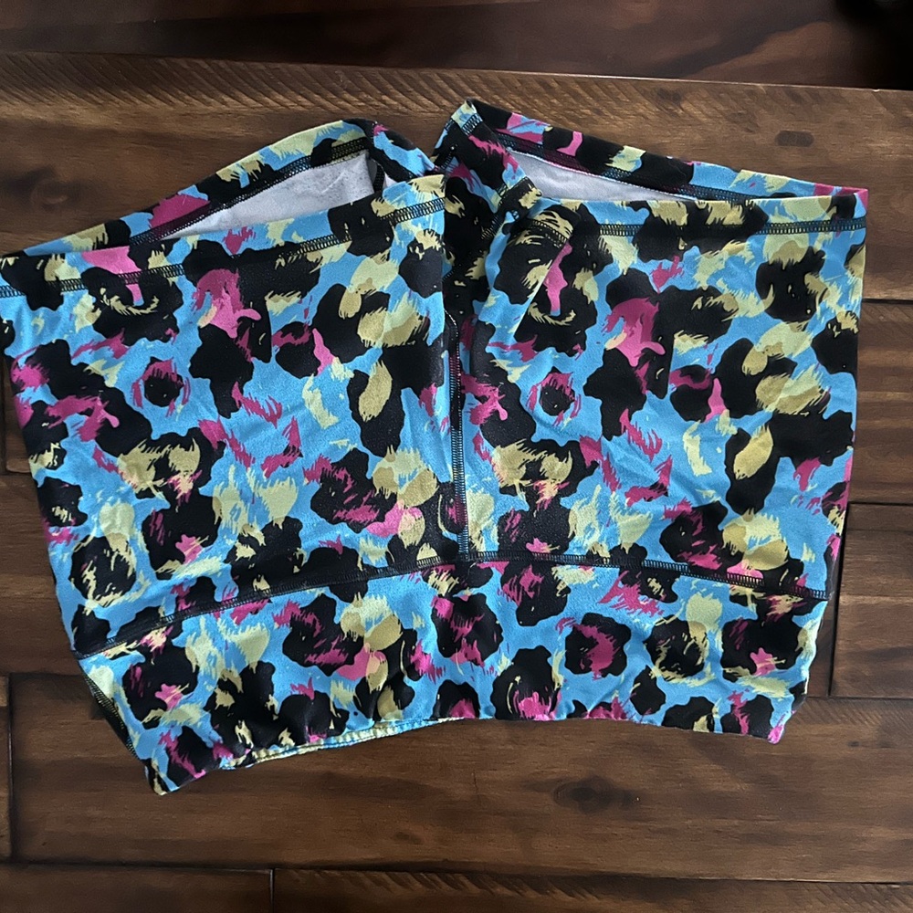 Colorful leopard print Fleo shorts